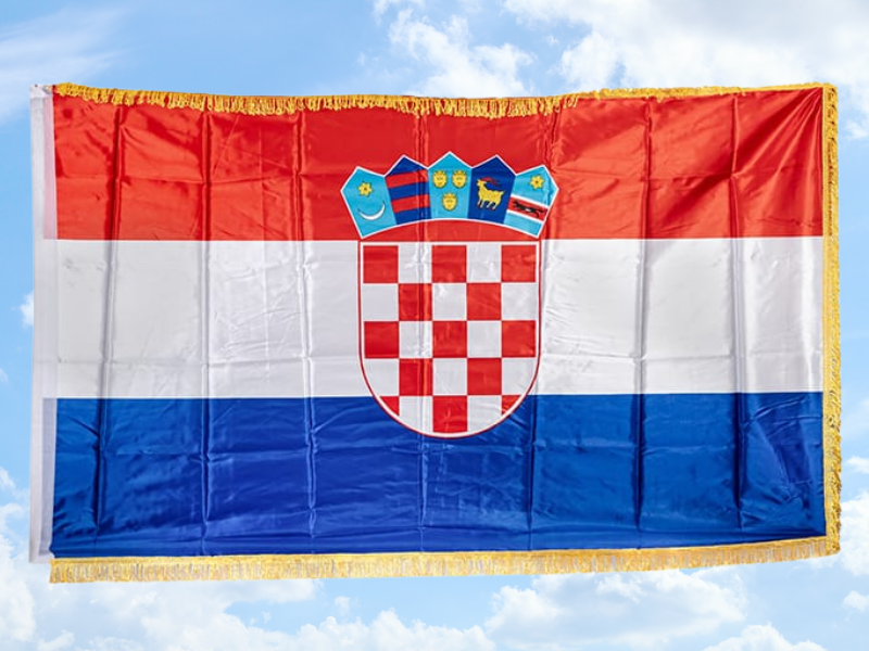 Hrvatska zastava  Svečana sa resicama